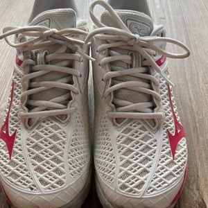 Mizuno Wave Exceed Tour Tennis Shoes - womenswear. Worn less then 10 times